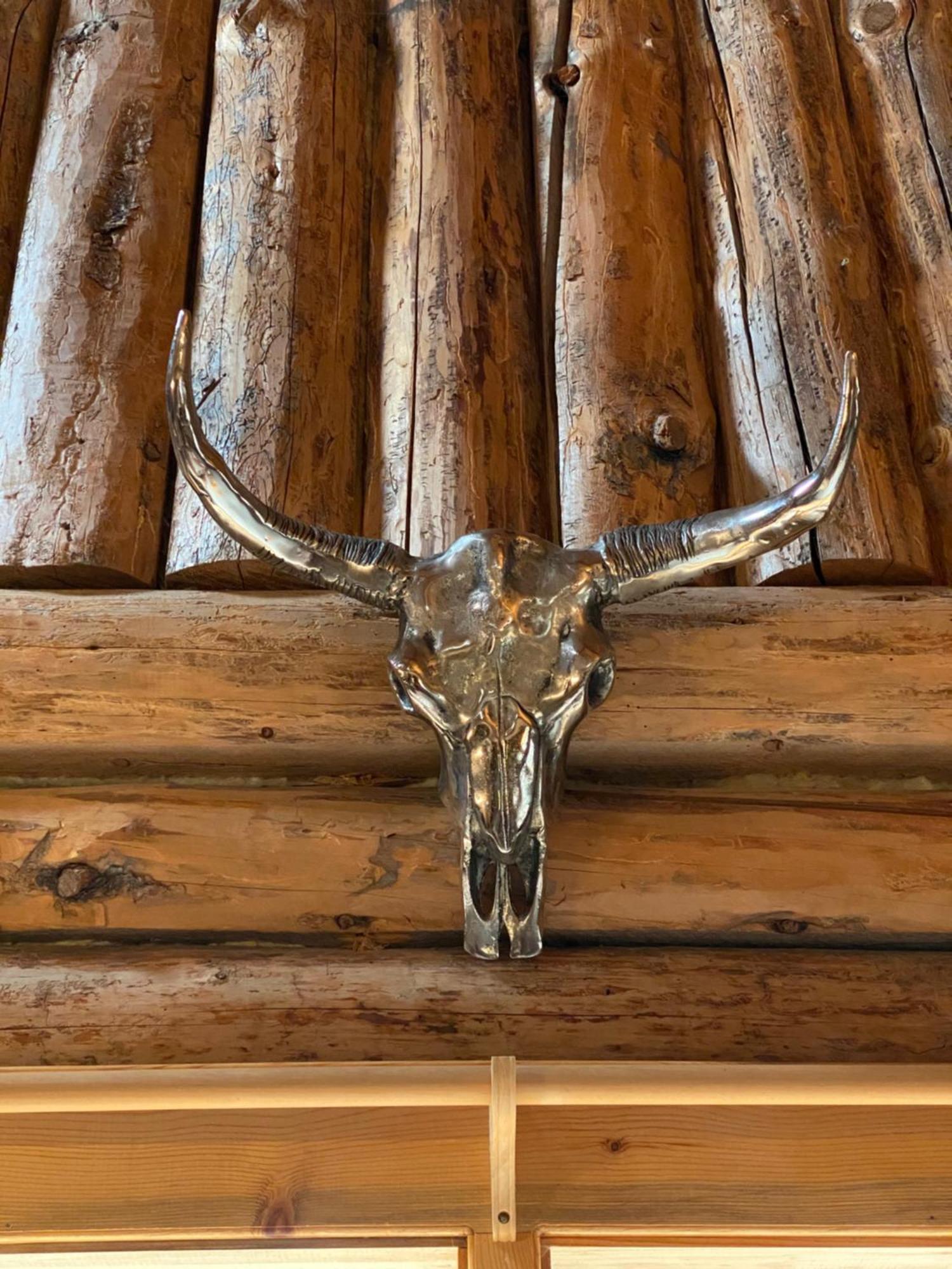 Beautiful Log Home Outside Of シスターズ エクステリア 写真